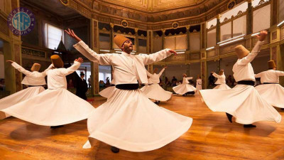 Med snurrende dervish dansere i İstanbul gif