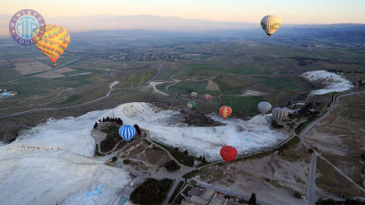 Skrydis oro balionu Pamukalėje iš Kušadasio gif