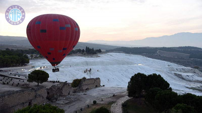 Skrydis oro balionu Pamukalėje iš Kušadasio