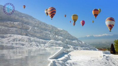Skrydis oro balionu virš Pamukalės iš Fetijos