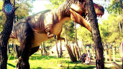 جولة إلى حديقة الديناصورات في غوينوك