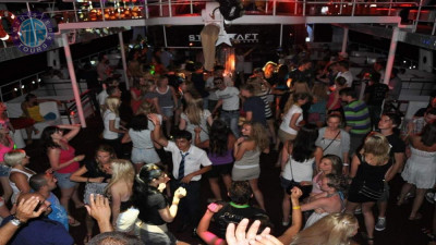 Putų vakarėlis jachtoje Oludenize