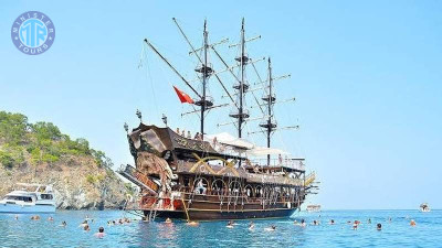 کشتی دزدان دریایی در سریک