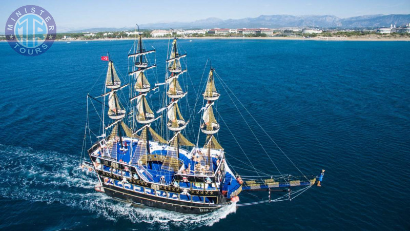 Istanbul Pirate Boat1