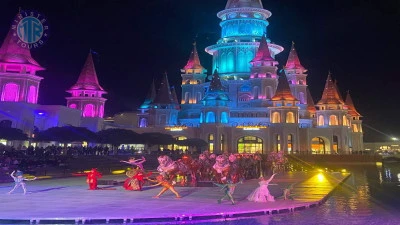 Spectacle nocturne au Land of Legends depuis Side