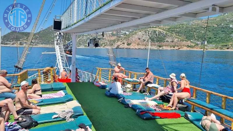 Slide 2 - Relax Boat
